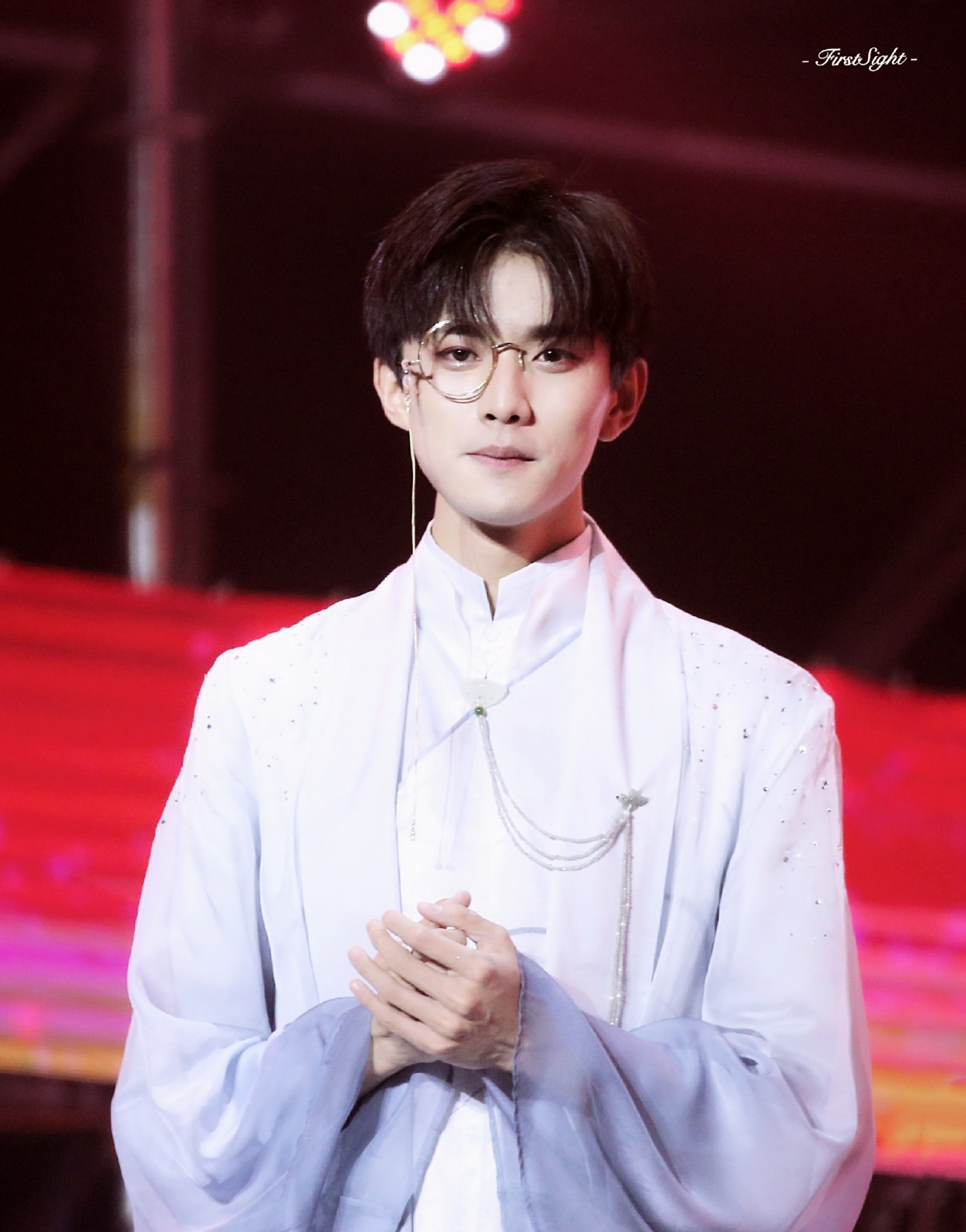 妖扬不愧是"古风圈一体机",穿上汉服后温润如玉,太迷人